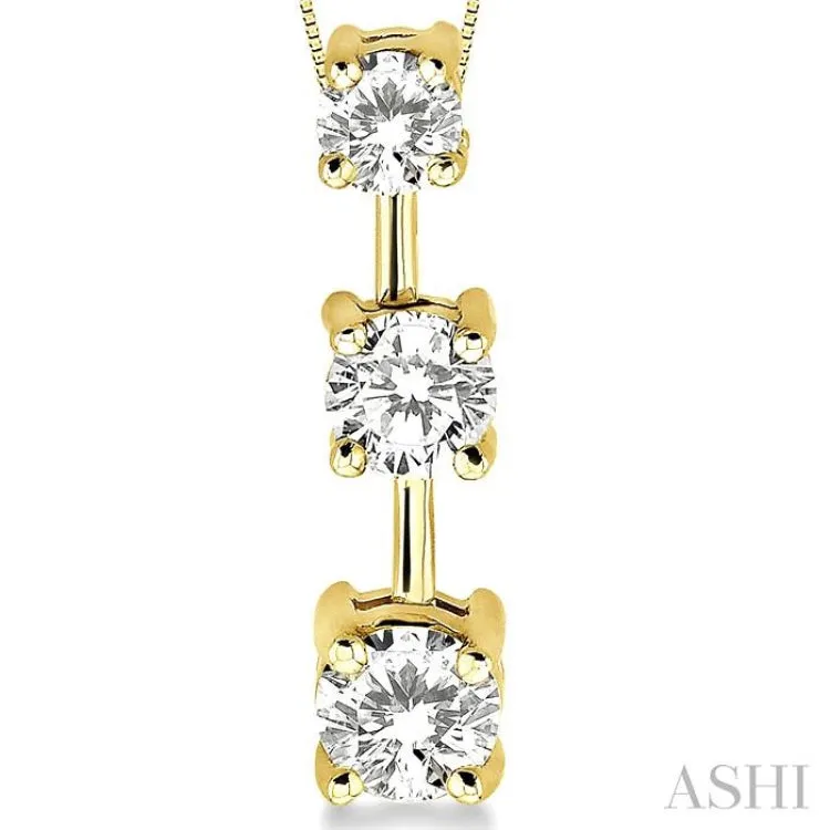 1 Ctw Three Stone Round Cut Diamond Pendant in 14K Yellow Gold with Chain