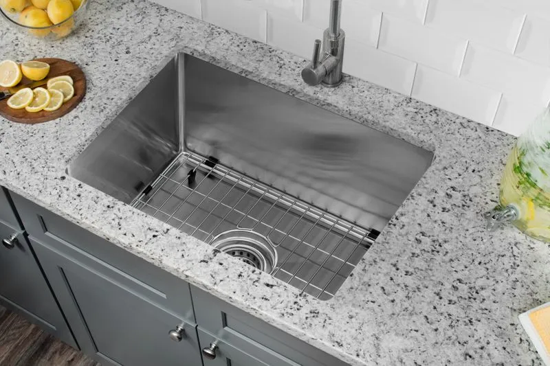 20" Single-Basin Undermount Kitchen Sink in Brushed Stainless Steel (20" x 15" x 10")