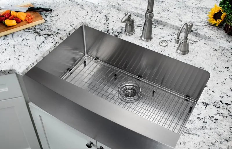 32.88" Single-Basin Undermount Kitchen Sink in Brushed Stainless Steel (32.88" x 20.75" x 10")