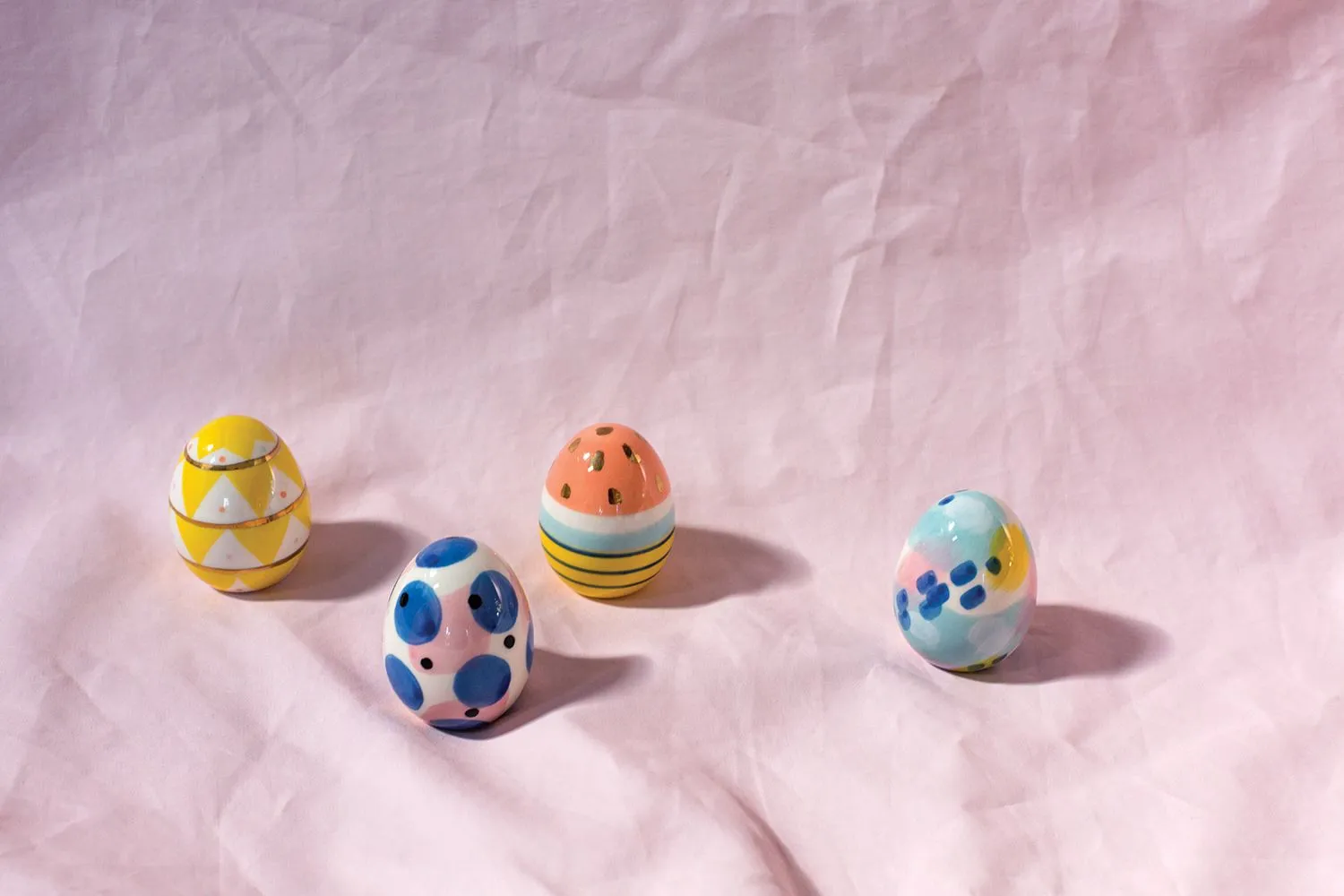 Artistic Eggs & Egg Holder Set