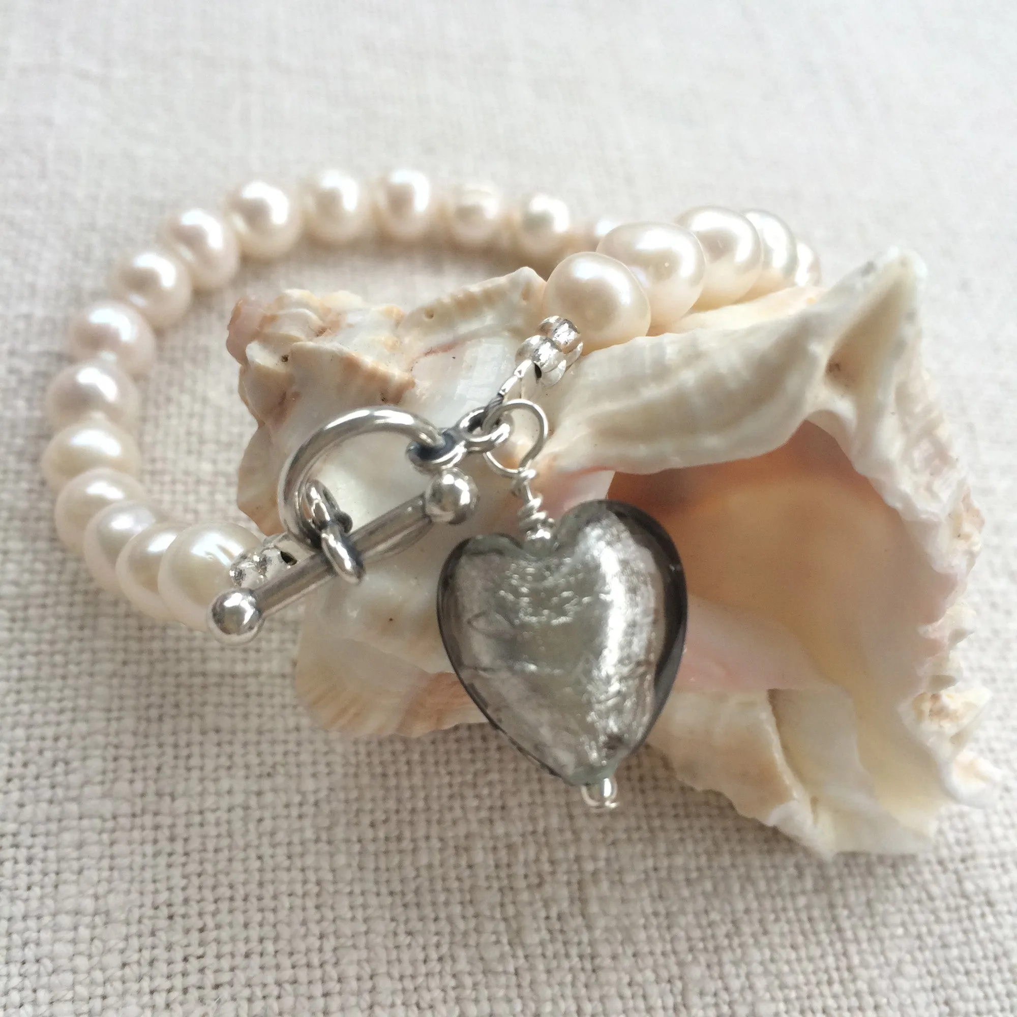 Bracelet with grey Murano glass small heart charm on white freshwater pearls