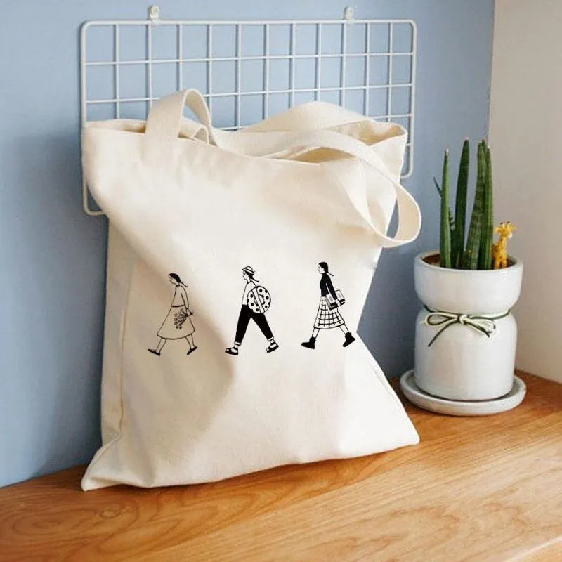 Eco-Friendly Elegance: Fashionable Canvas Tote Bag for the Modern Woman