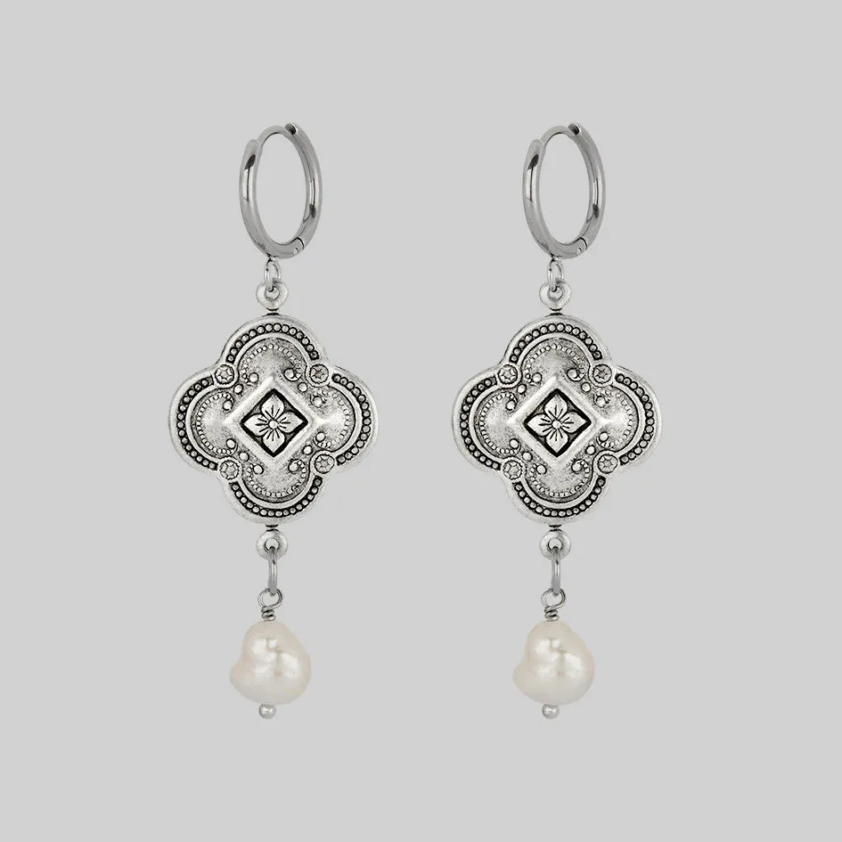 REALM. Quatrefoil Pearl Hoop Earrings - Silver