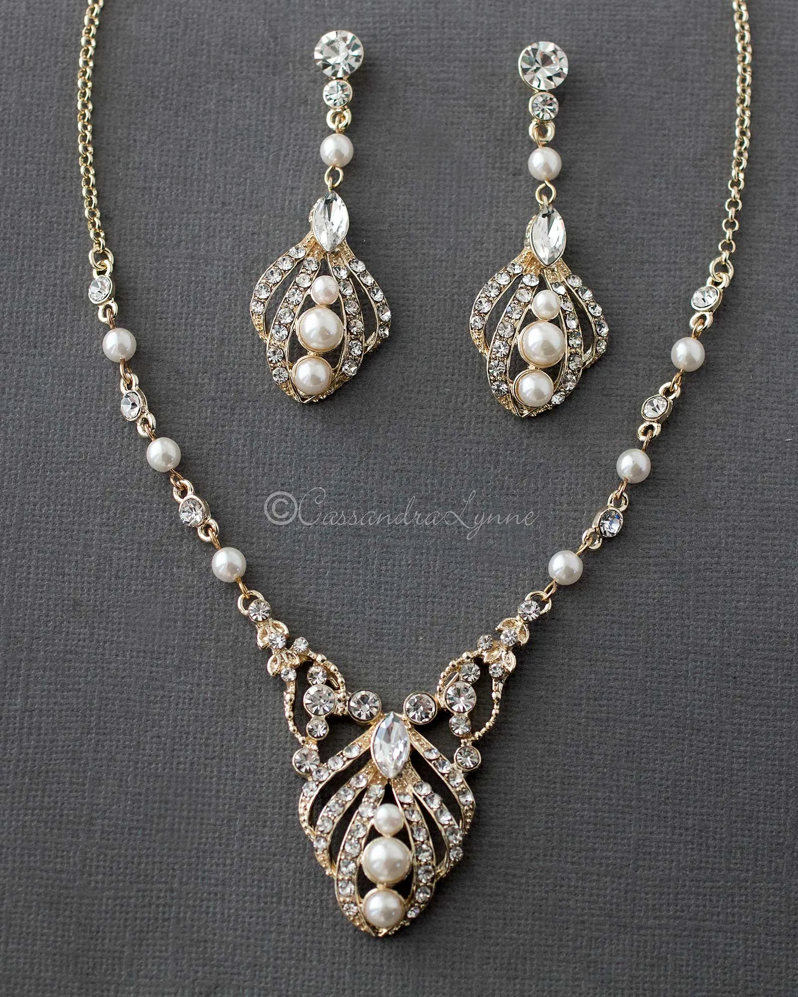 Regal Pearl Bridal Necklace Set